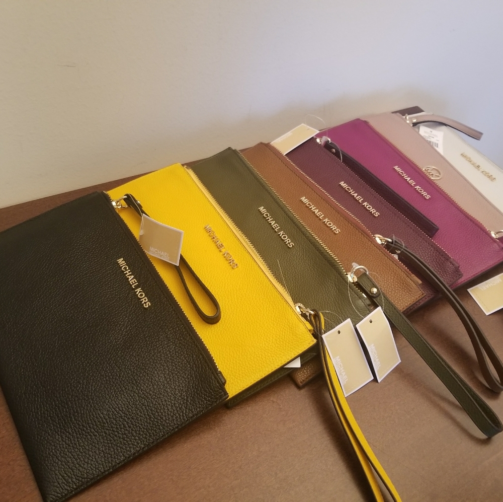 Michael Kors Clutch/Wristlet - Picture 1 of 6
